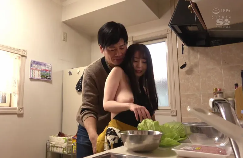 Nghi ngờ vợ yêu lén lút, chồng yêu lén lắp camera và chứng kiến tất cả